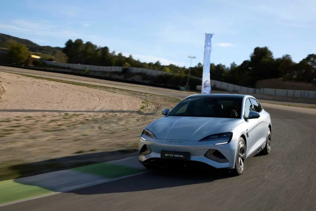 BYD Seal: al volante della top elettrica made in Cina. Batte la Tesla Model 3? (47)