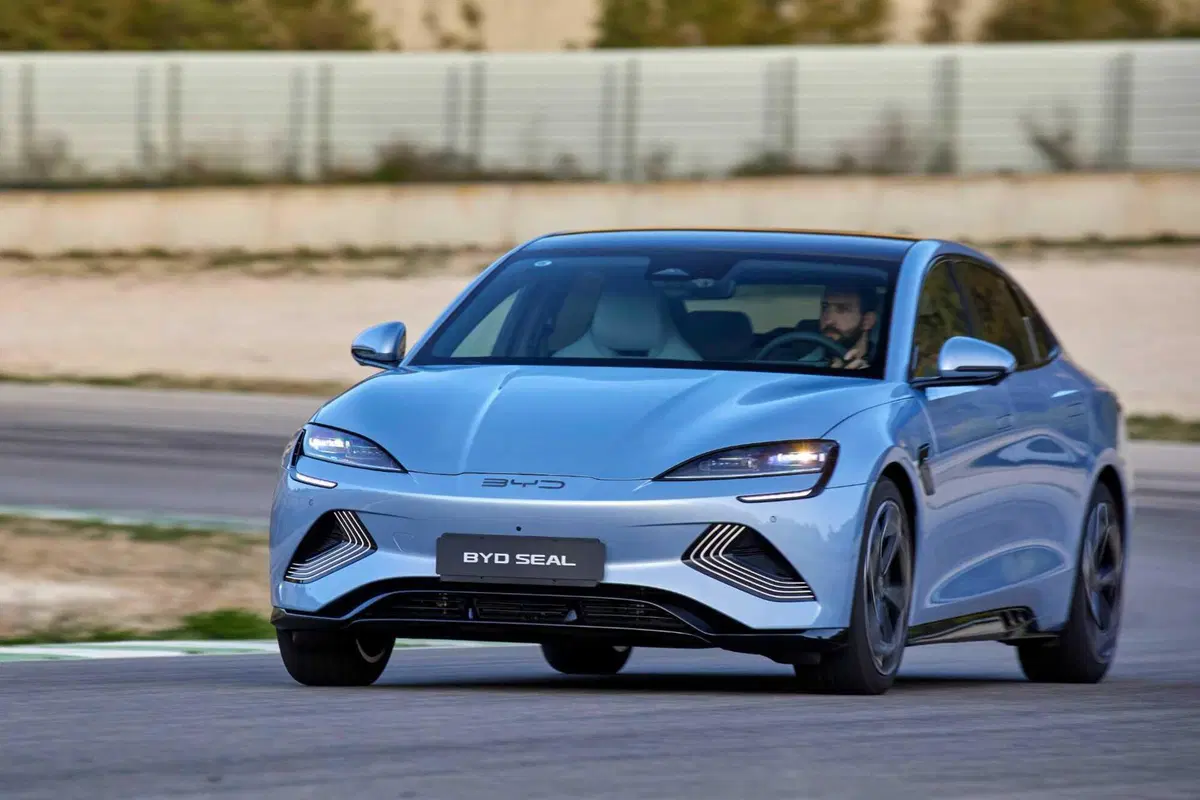 BYD Seal: al volante della top elettrica made in Cina. Batte la Tesla Model 3? (62)