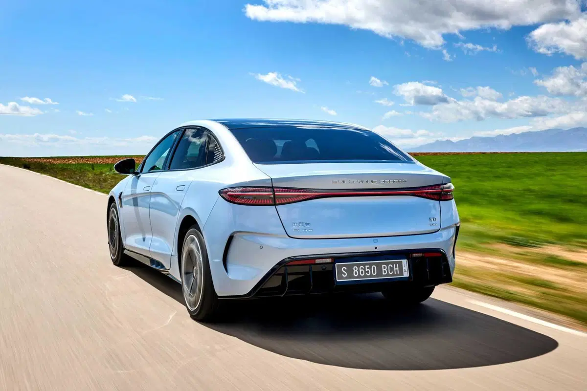 BYD Seal: al volante della top elettrica made in Cina. Batte la Tesla Model 3? (68)
