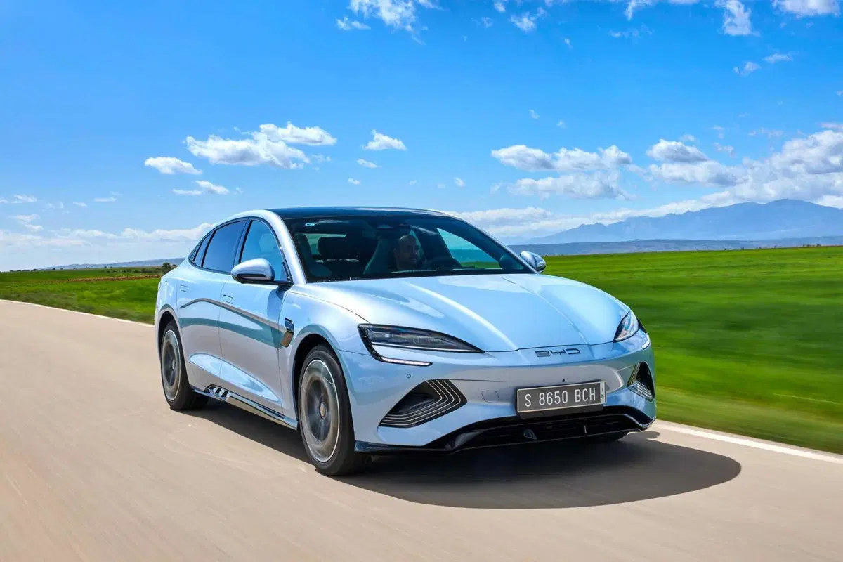 BYD Seal: al volante della top elettrica made in Cina. Batte la Tesla Model 3? (70)