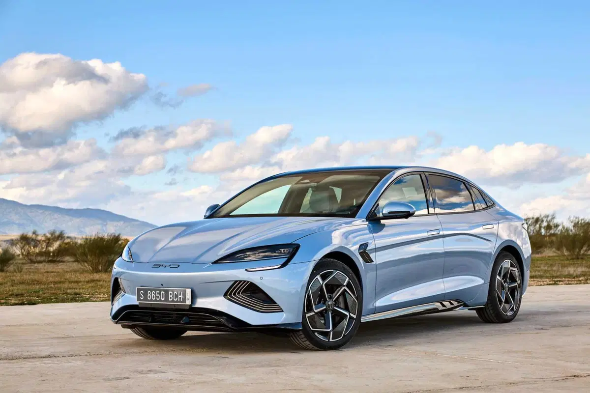 BYD Seal: al volante della top elettrica made in Cina. Batte la Tesla Model 3? (72)