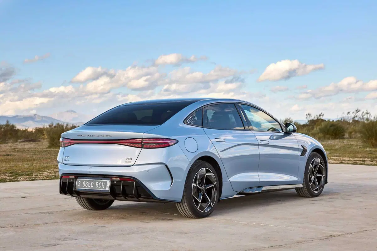 BYD Seal: al volante della top elettrica made in Cina. Batte la Tesla Model 3? (73)