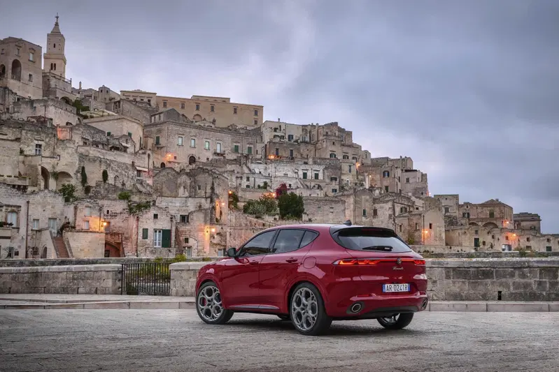 Posteriore Alfa Romeo Tonale Tributo Italiano