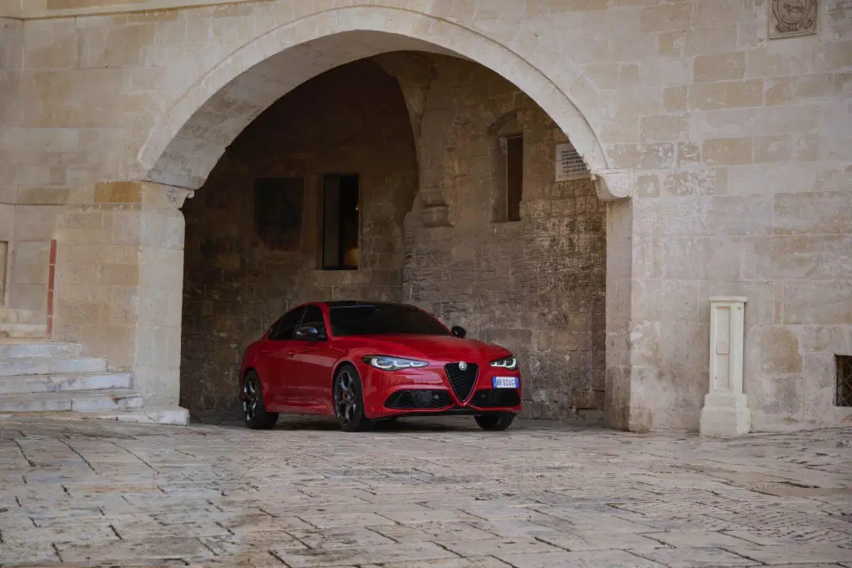 Alfa Romeo Tonale, Giulia e Stelvio Tributo Italiano col tricolore (4)