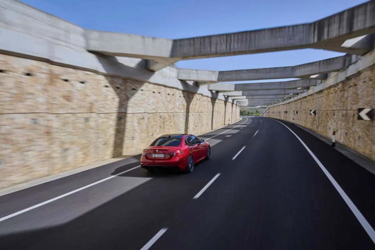 Alfa Romeo Tonale, Giulia e Stelvio Tributo Italiano col tricolore (5)