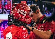 F1, a Las Vegas è farsa: la Ferrari SF23 di Carlos Sainz pesantemente daneggiata dal tombino