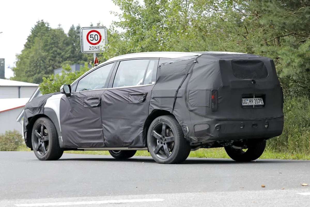 Hyundai Ioniq 7, il Suv elettrico è in fase di test [Foto Spia] (4)