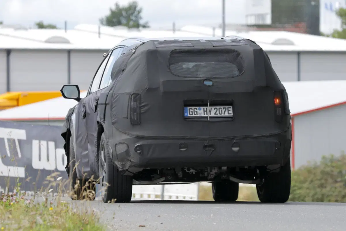 Hyundai Ioniq 7, il Suv elettrico è in fase di test [Foto Spia] (3)
