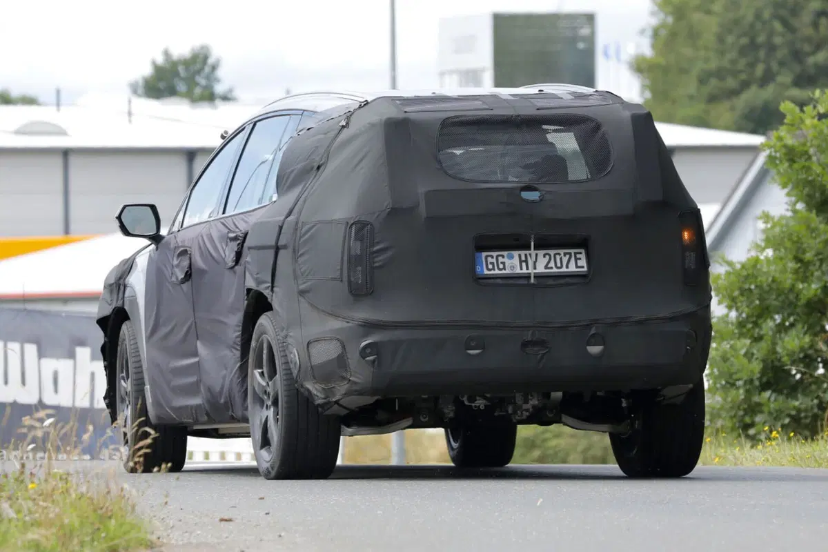 Hyundai Ioniq 7, il Suv elettrico è in fase di test [Foto Spia] (6)