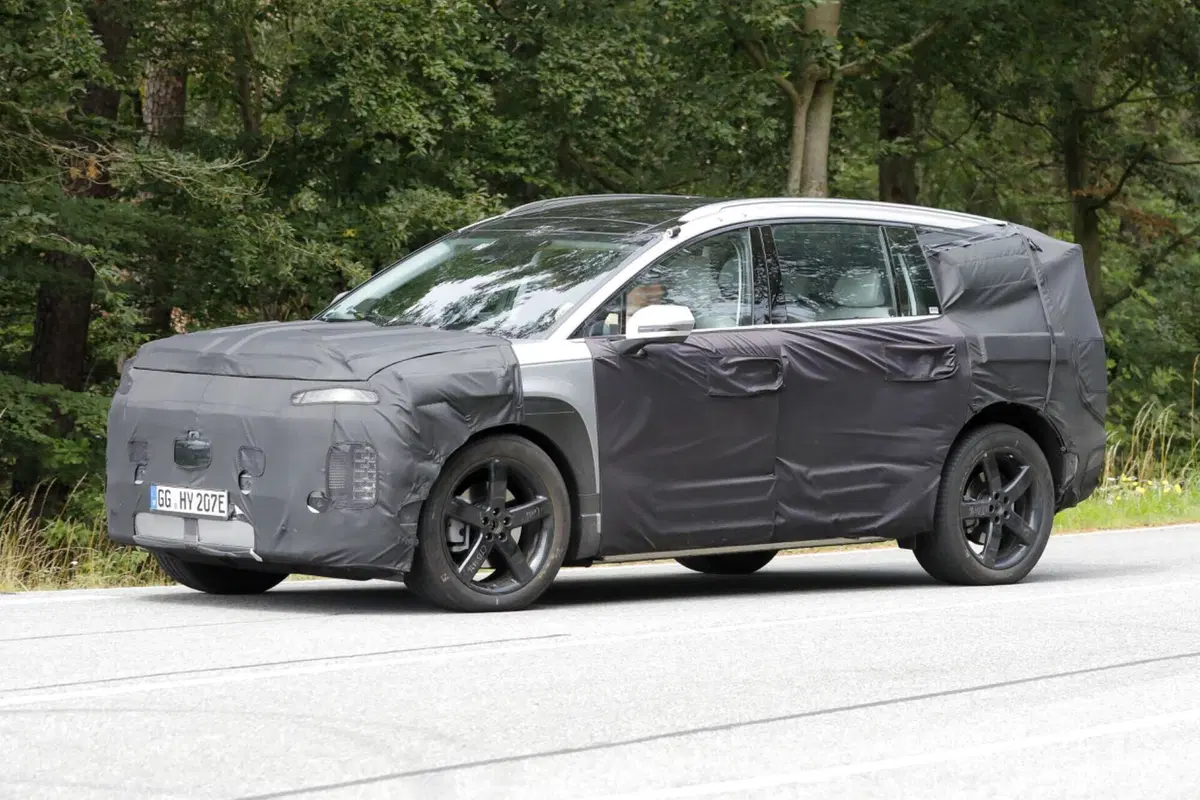 Hyundai Ioniq 7, il Suv elettrico è in fase di test [Foto Spia] (9)