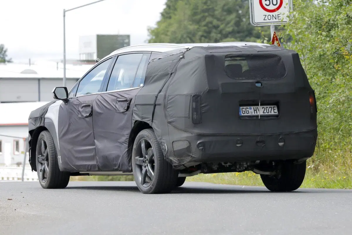 Hyundai Ioniq 7, il Suv elettrico è in fase di test [Foto Spia] (11)