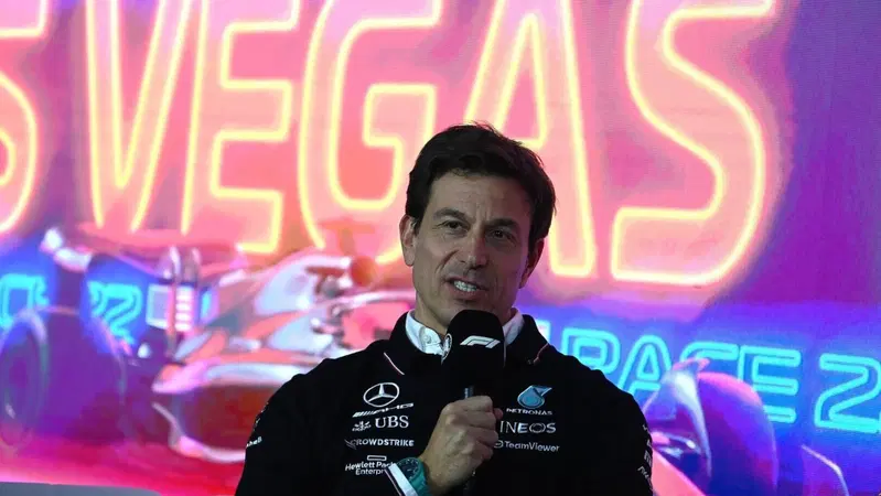 F1. Toto Wolff contro Vasseur a Las Vegas: "Ridicolo! E' solo un tombino"