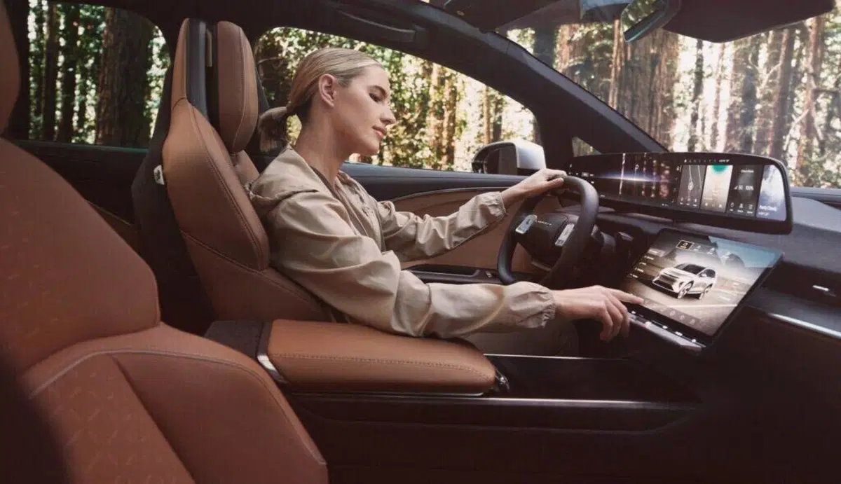 Lucid Gravity, suv elettrica da 80.000 euro e schermo da 34 pollici (3)