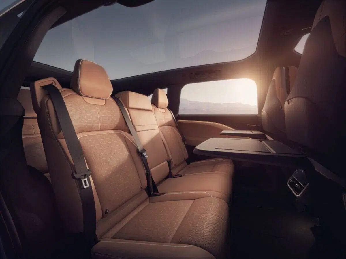Lucid Gravity, suv elettrica da 80.000 euro e schermo da 34 pollici (5)