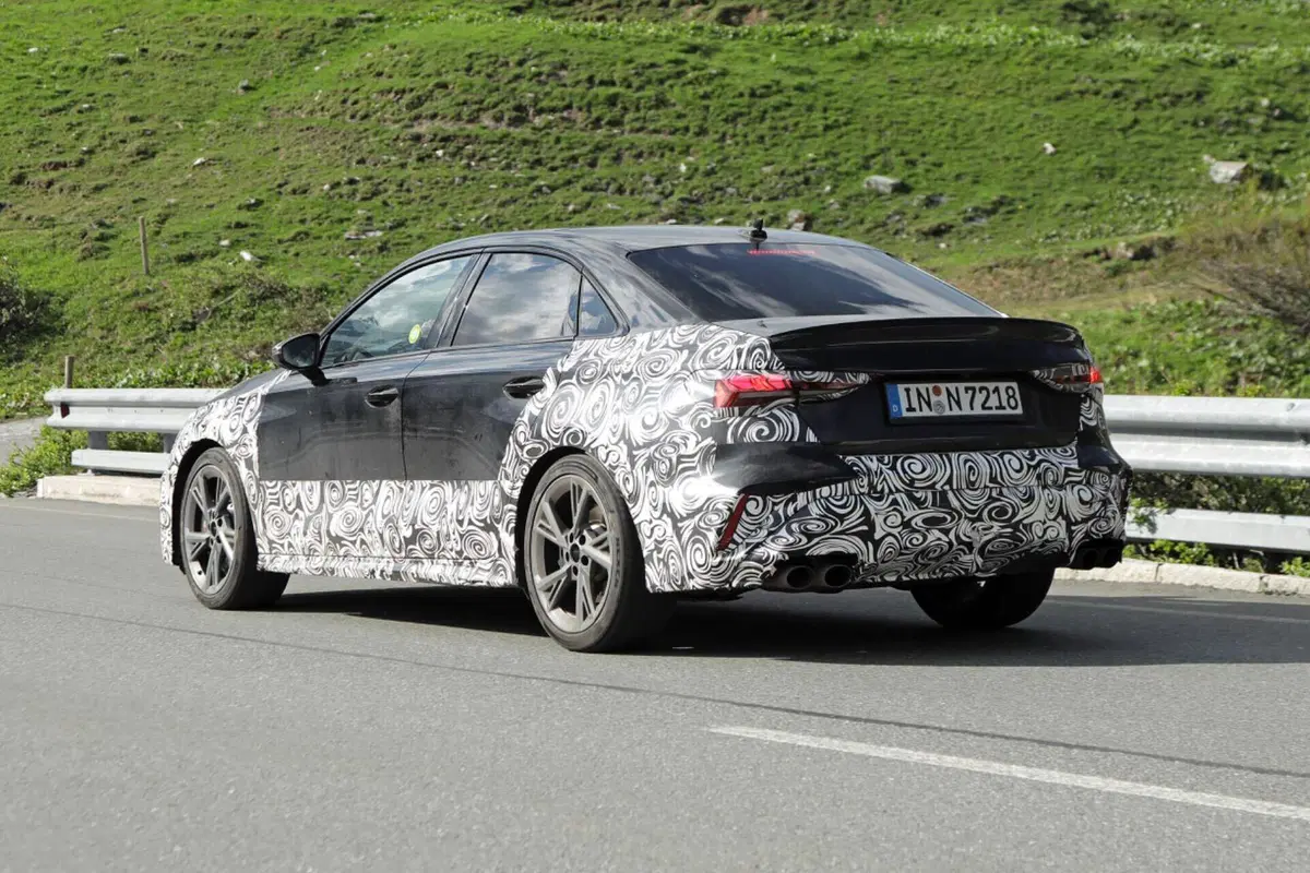 Audi S3 e RS3, arrivano i nuovi facelift [Foto Spia] (12)