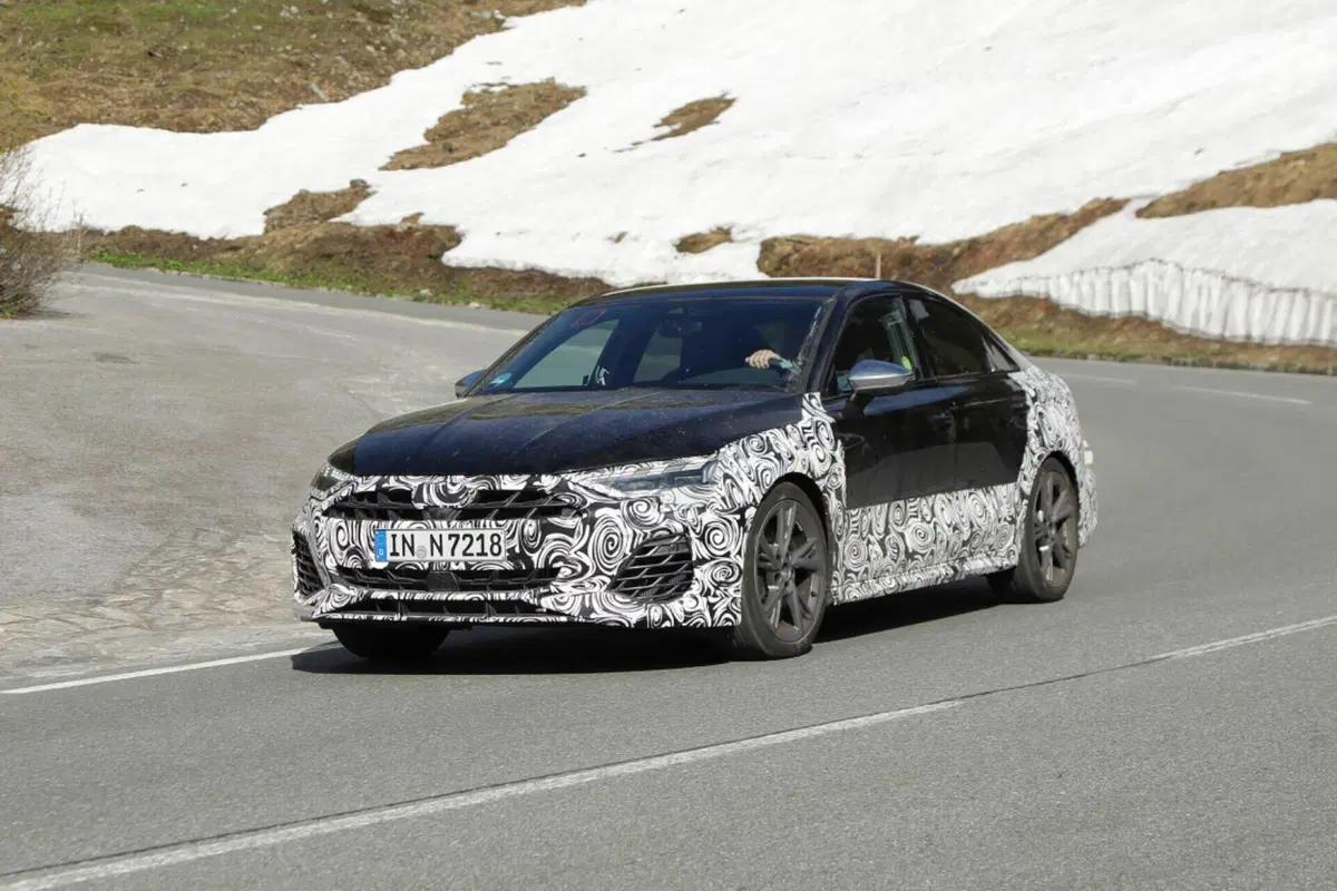 Audi S3 e RS3, arrivano i nuovi facelift [Foto Spia] (16)