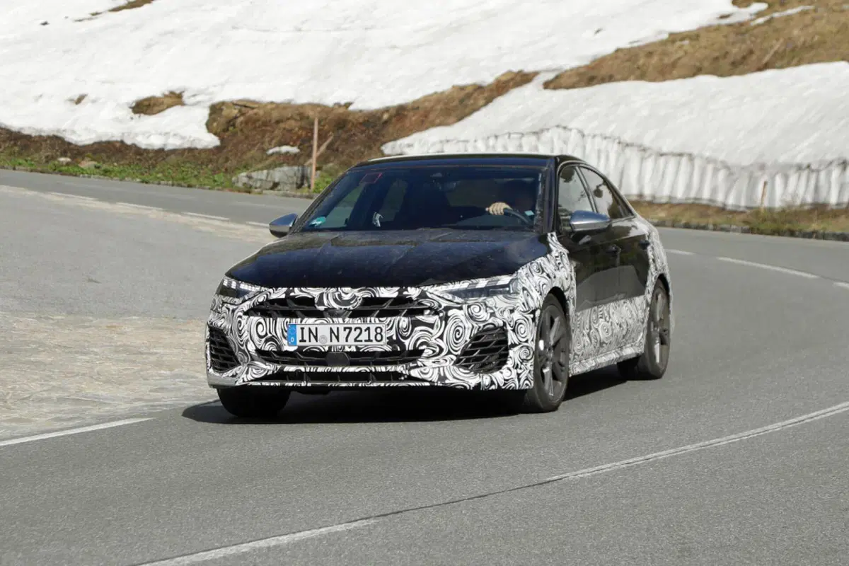 Audi S3 e RS3, arrivano i nuovi facelift [Foto Spia] (17)