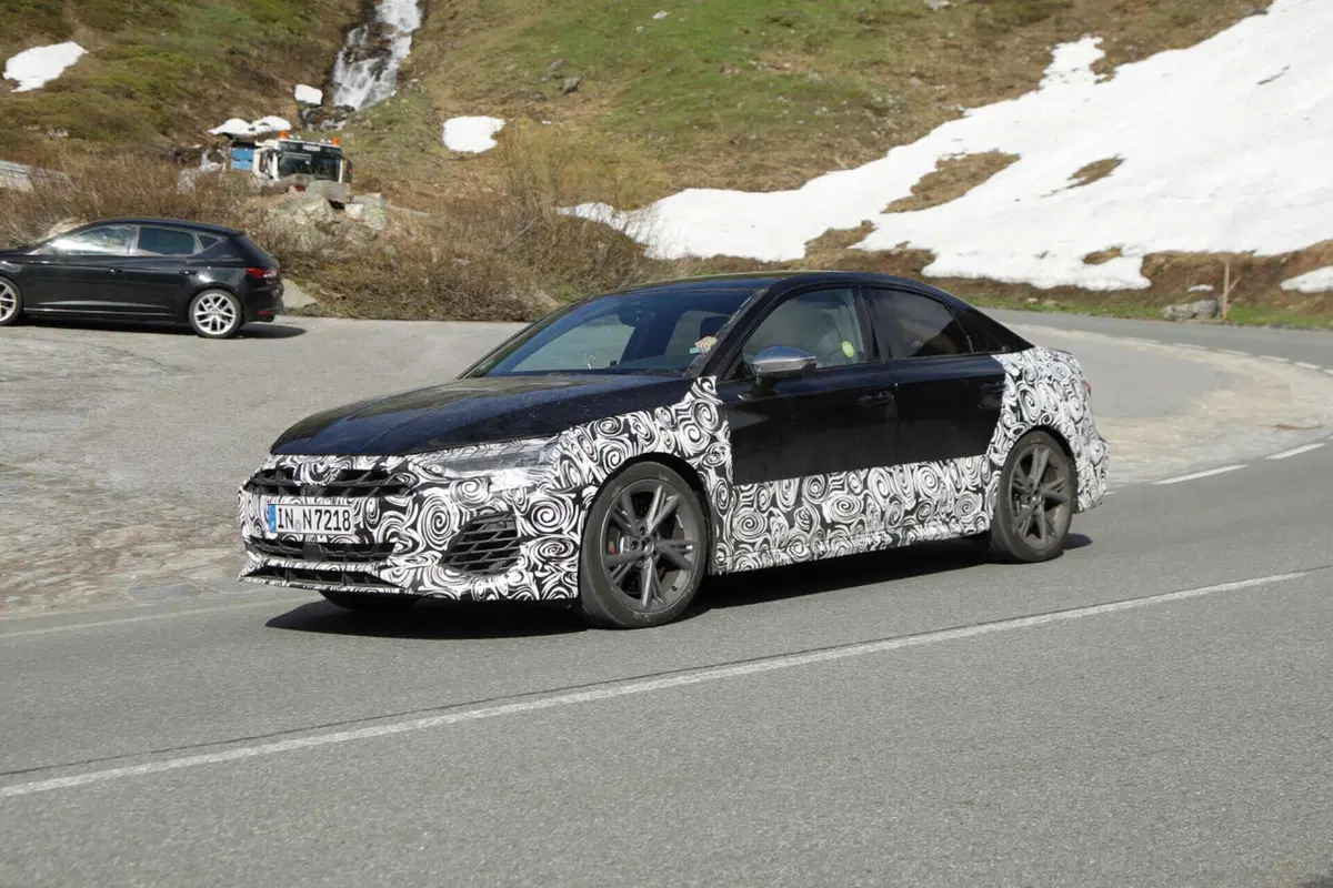 Audi S3 e RS3, arrivano i nuovi facelift [Foto Spia] (21)