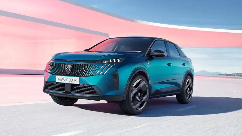 Nuova Peugeot e-3008: prezzi e allestimenti, si parte da 48.280 euro