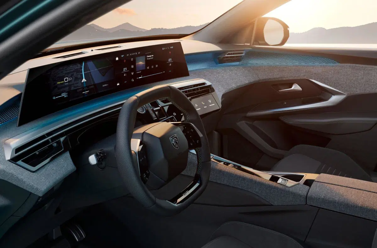 Nuova Peugeot e-3008: prezzi e allestimenti, si parte da 48.280 euro (5)