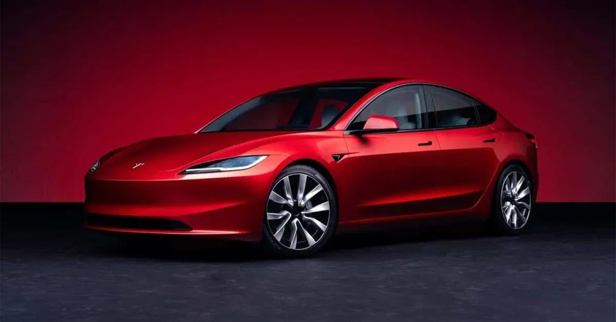 Tesla danneggiate: vanno tutte in Ucraina per le riparazioni "impossibili"
