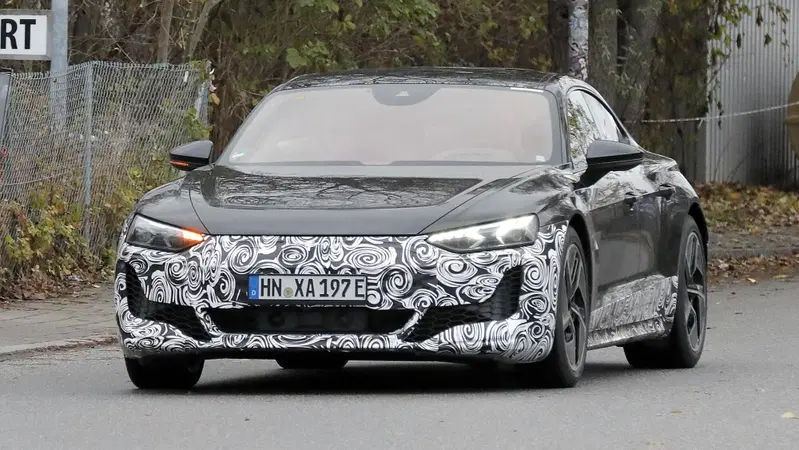 Audi e-Tron GT, nel 2024 arriva il nuovo facelift [Foto Spia]