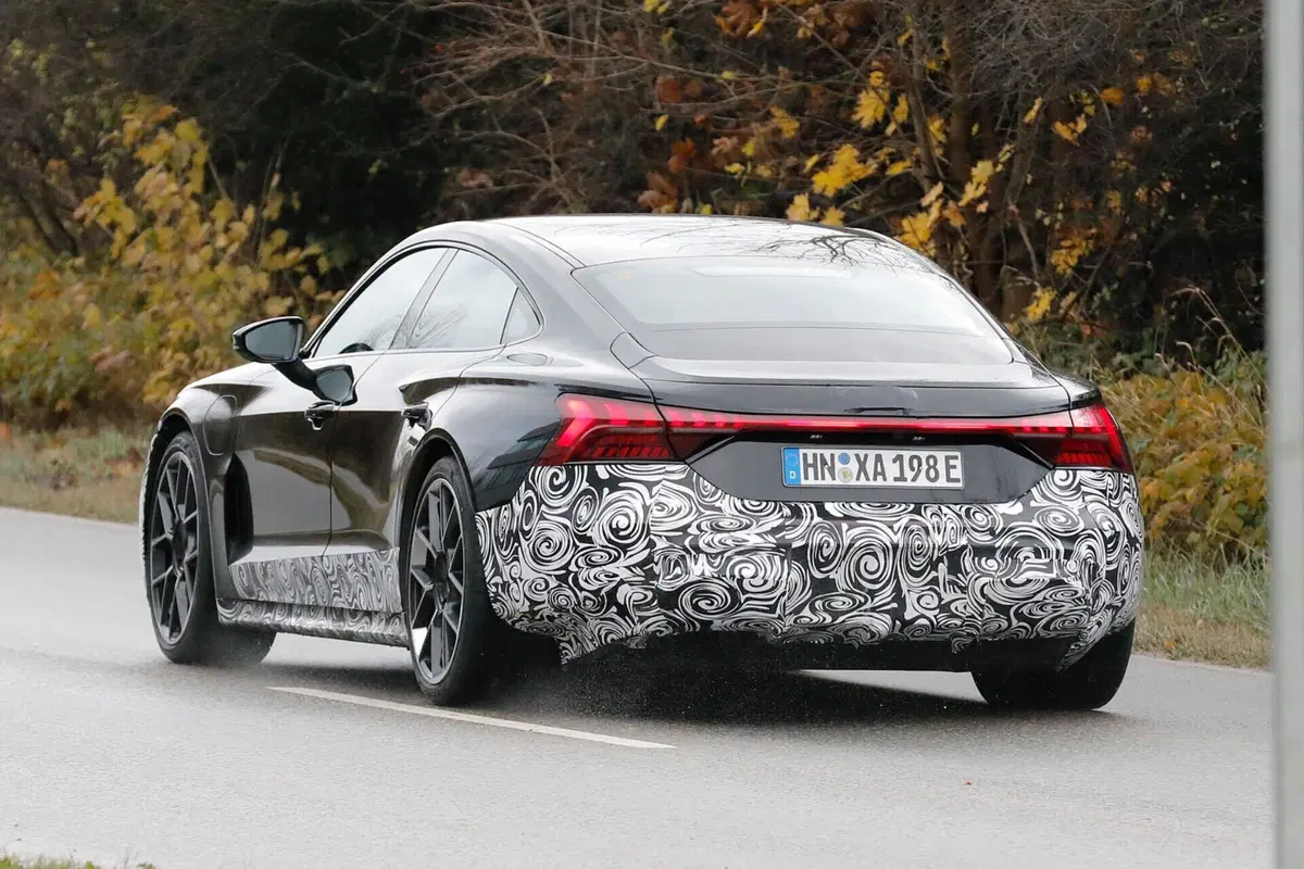 Audi e-Tron GT, nel 2024 arriva il nuovo facelift [Foto Spia] (2)