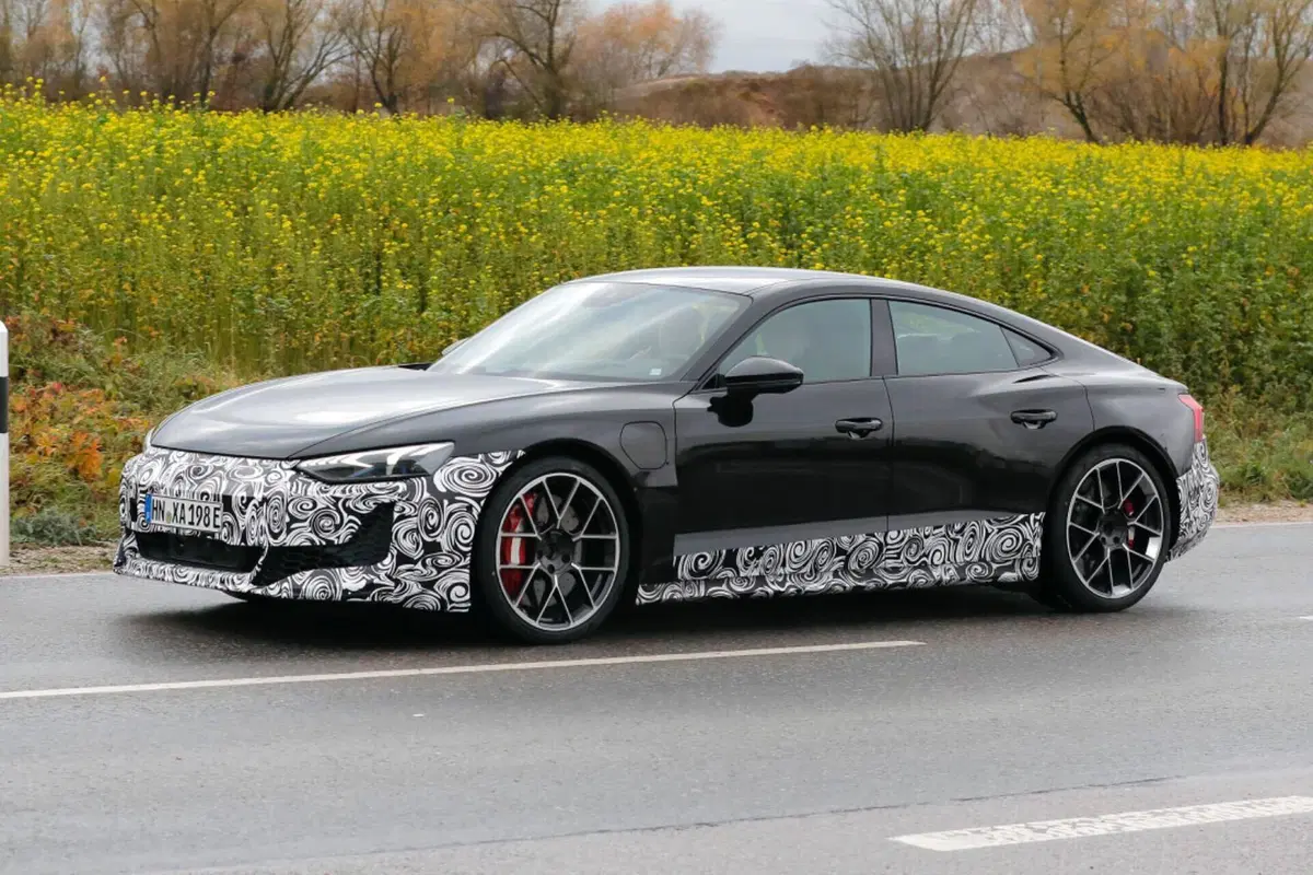 Audi e-Tron GT, nel 2024 arriva il nuovo facelift [Foto Spia] (3)