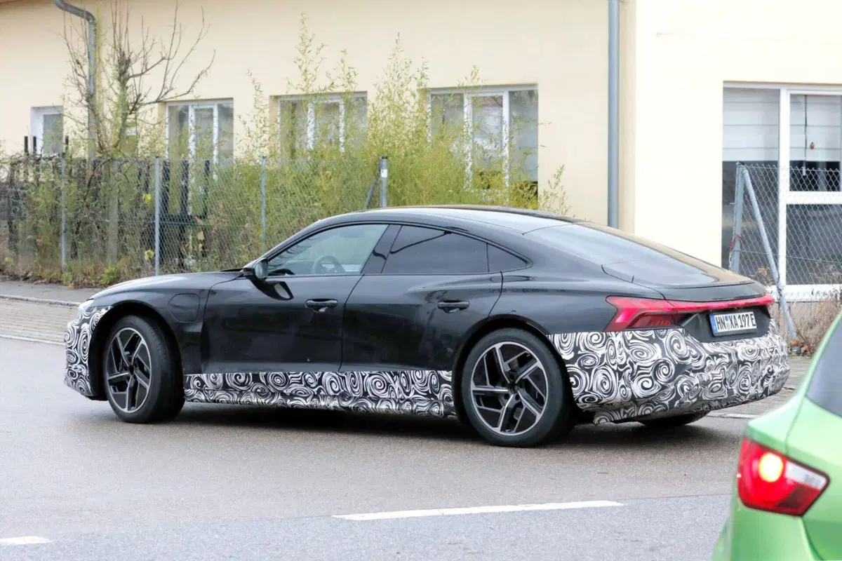 Audi e-Tron GT, nel 2024 arriva il nuovo facelift [Foto Spia] (5)