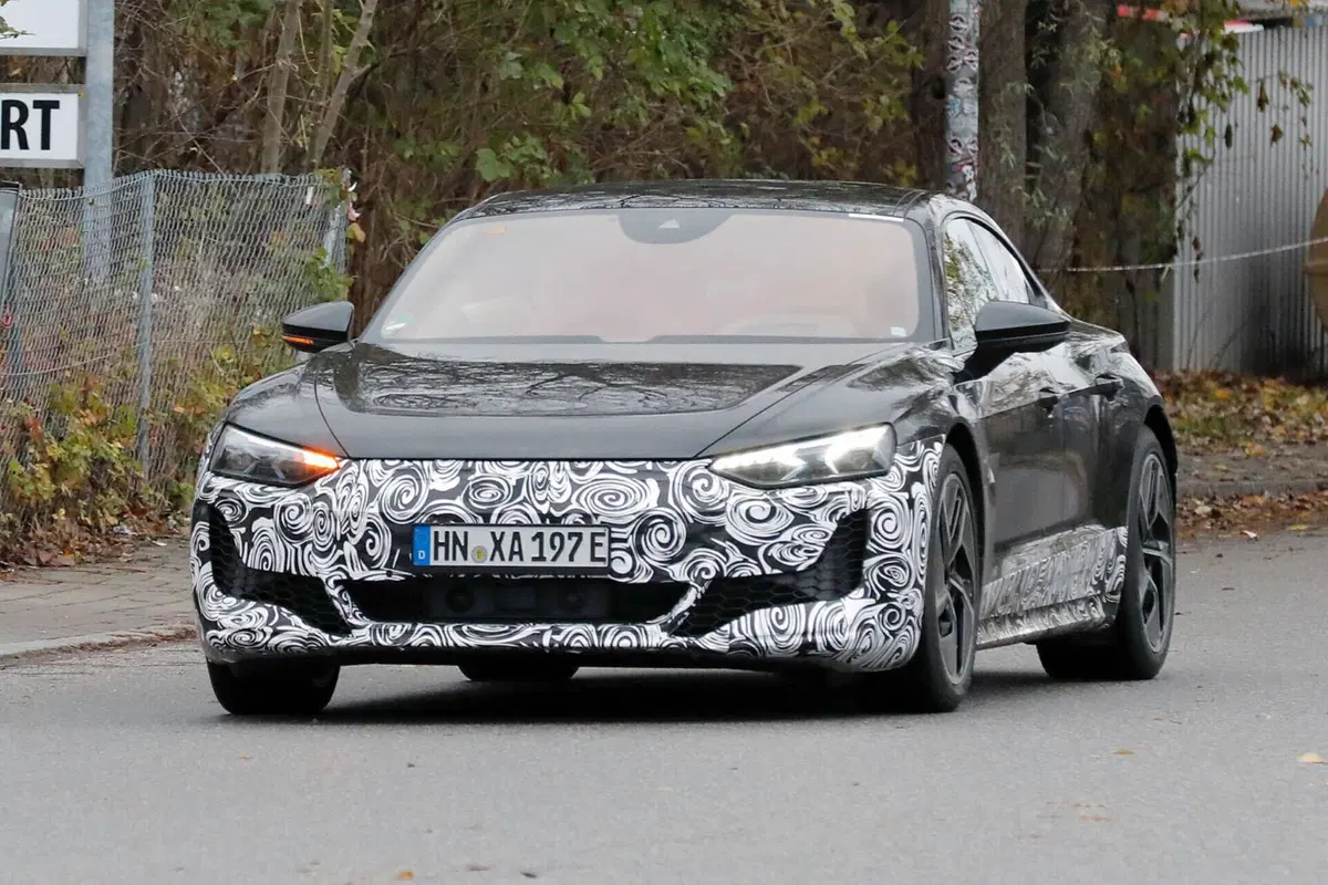 Audi e-Tron GT, nel 2024 arriva il nuovo facelift [Foto Spia] (7)