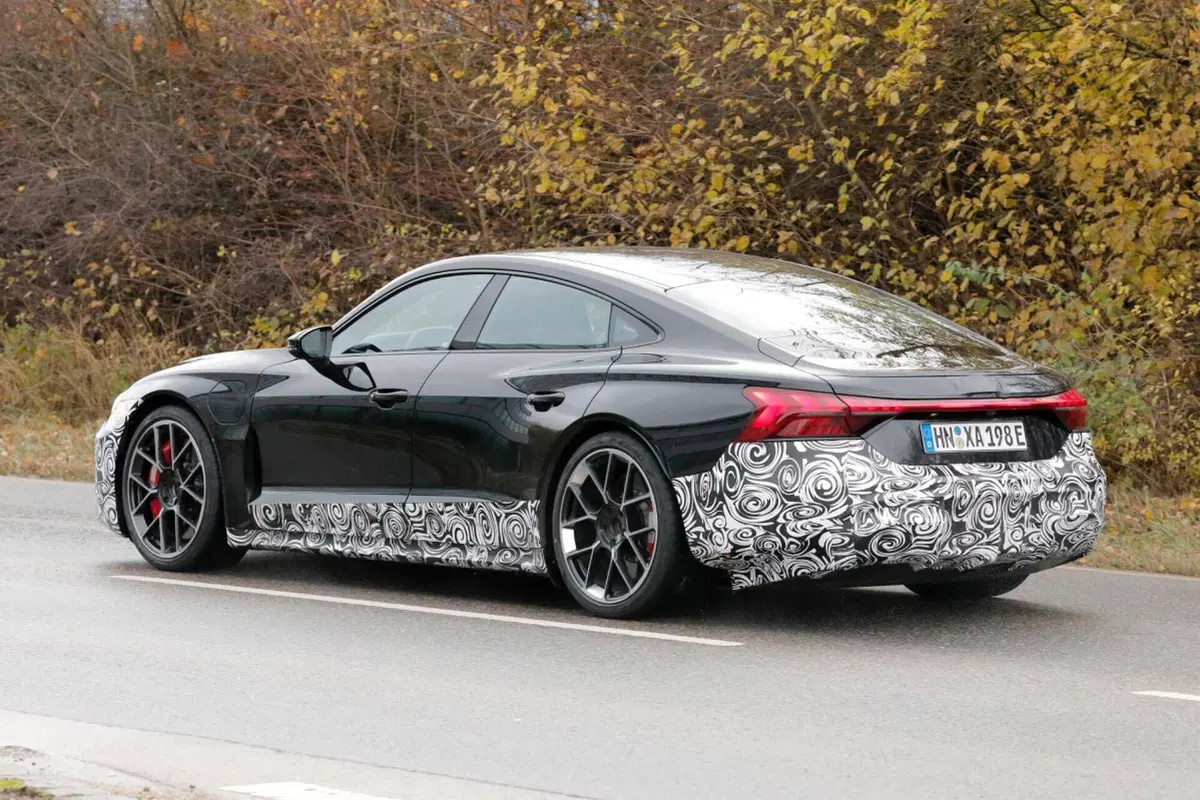 Audi e-Tron GT, nel 2024 arriva il nuovo facelift [Foto Spia] (8)