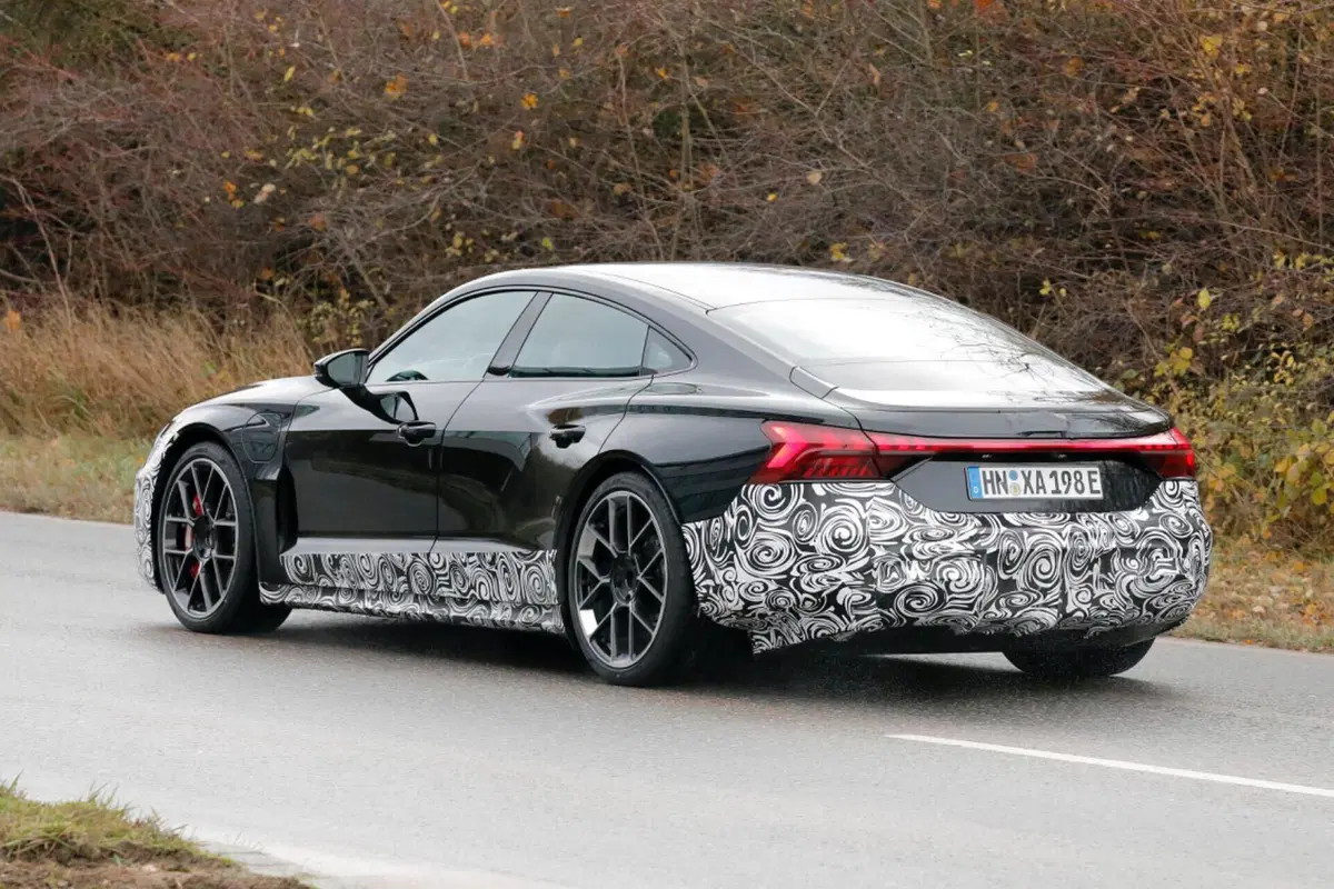 Audi e-Tron GT, nel 2024 arriva il nuovo facelift [Foto Spia] (9)