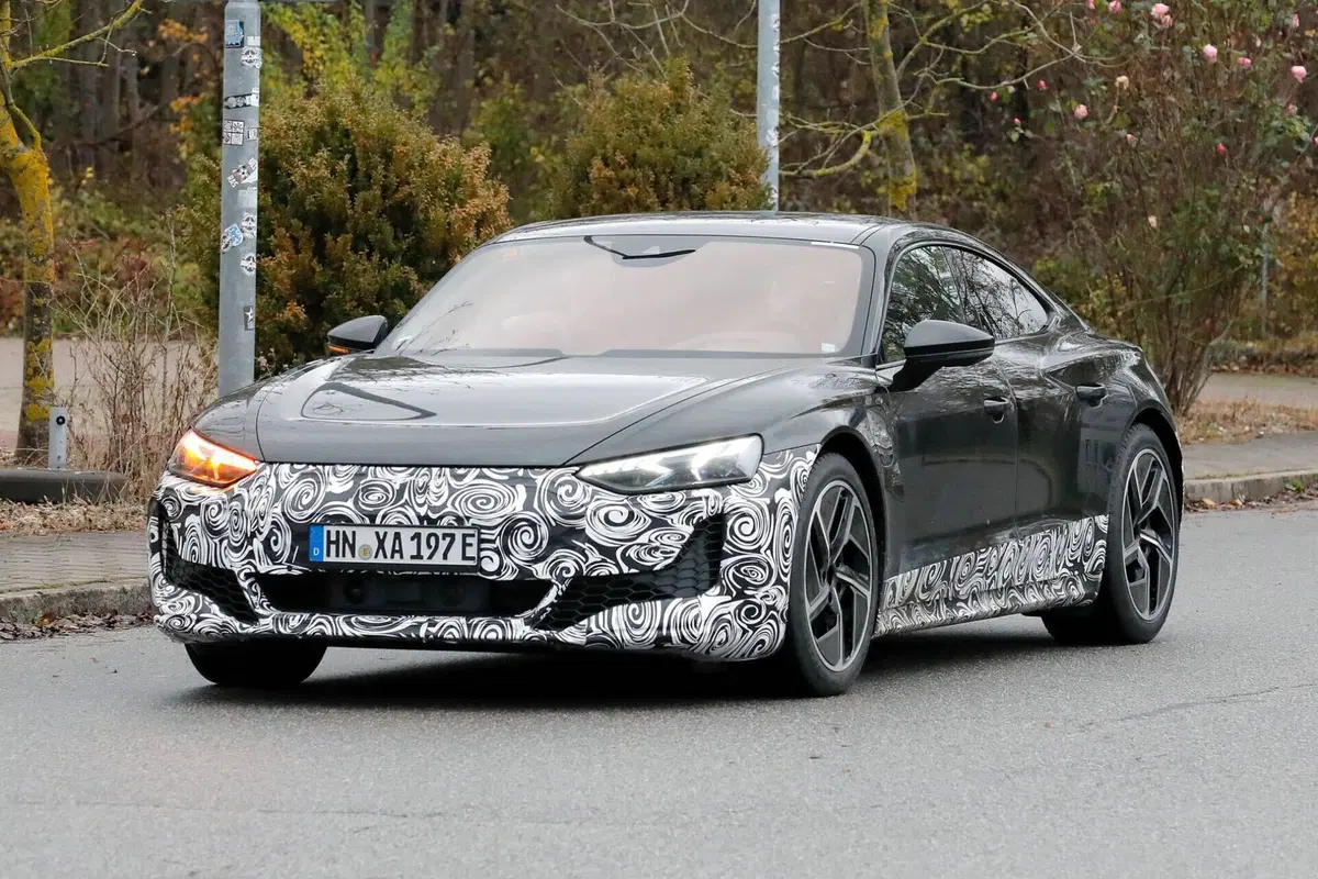Audi e-Tron GT, nel 2024 arriva il nuovo facelift [Foto Spia] (10)