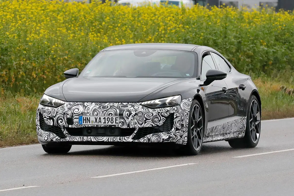 Audi e-Tron GT, nel 2024 arriva il nuovo facelift [Foto Spia] (13)