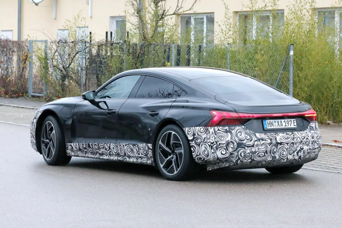 Audi e-Tron GT, nel 2024 arriva il nuovo facelift [Foto Spia] (14)
