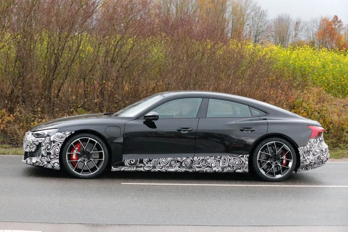 Audi e-Tron GT, nel 2024 arriva il nuovo facelift [Foto Spia] (15)