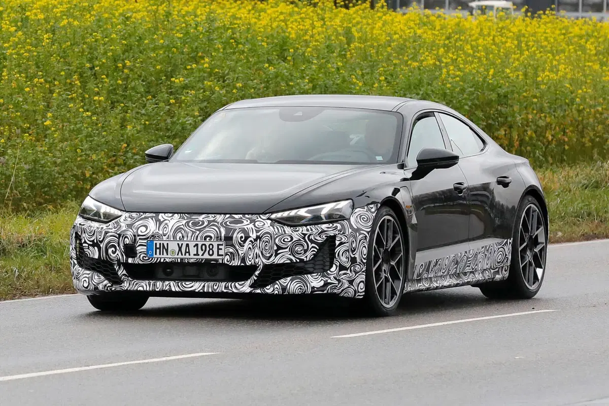 Audi e-Tron GT, nel 2024 arriva il nuovo facelift [Foto Spia] (16)