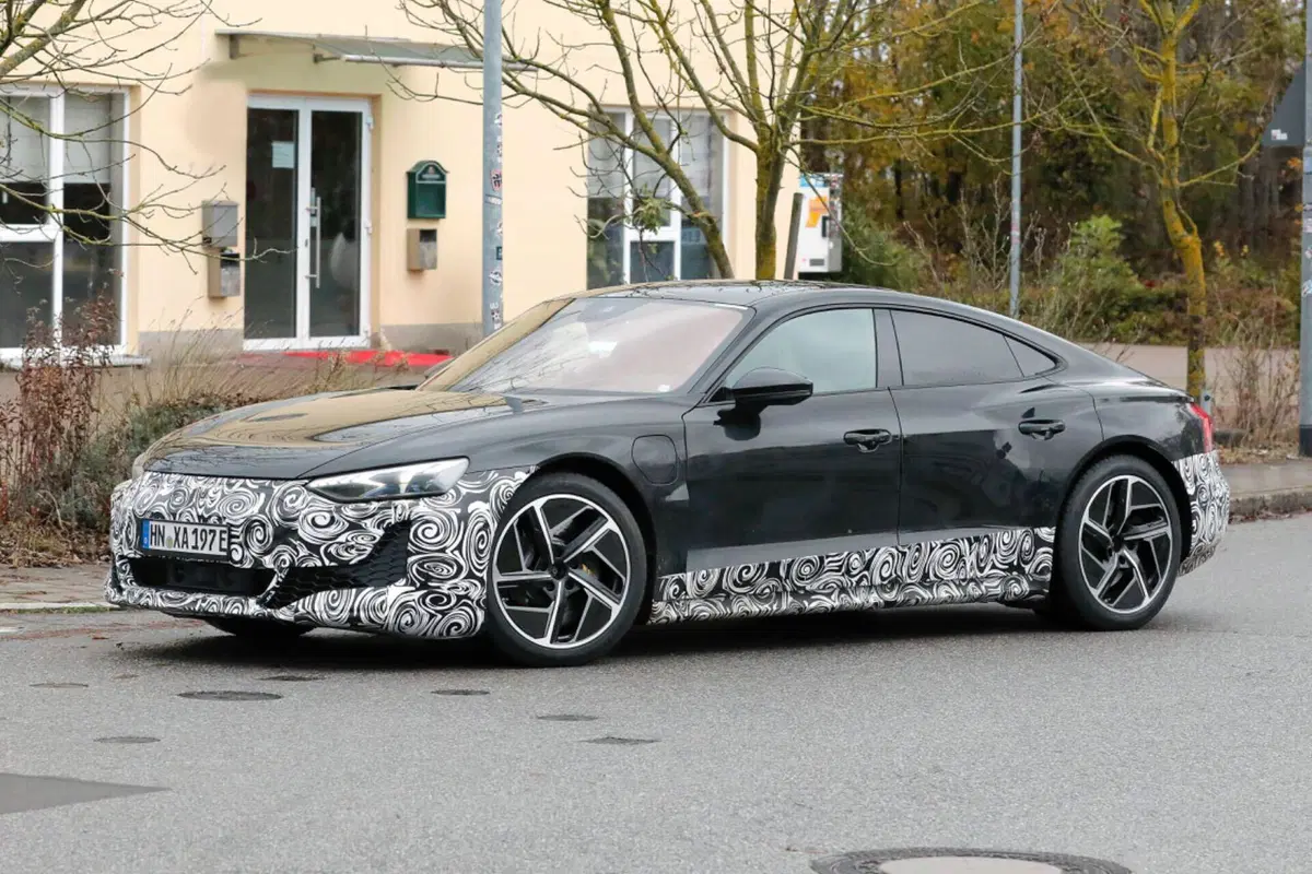 Audi e-Tron GT, nel 2024 arriva il nuovo facelift [Foto Spia] (17)