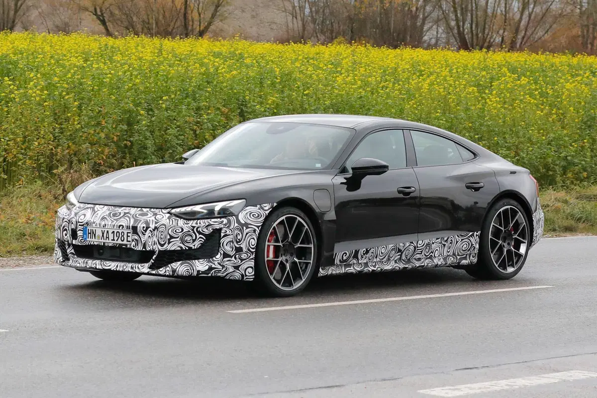 Audi e-Tron GT, nel 2024 arriva il nuovo facelift [Foto Spia] (18)