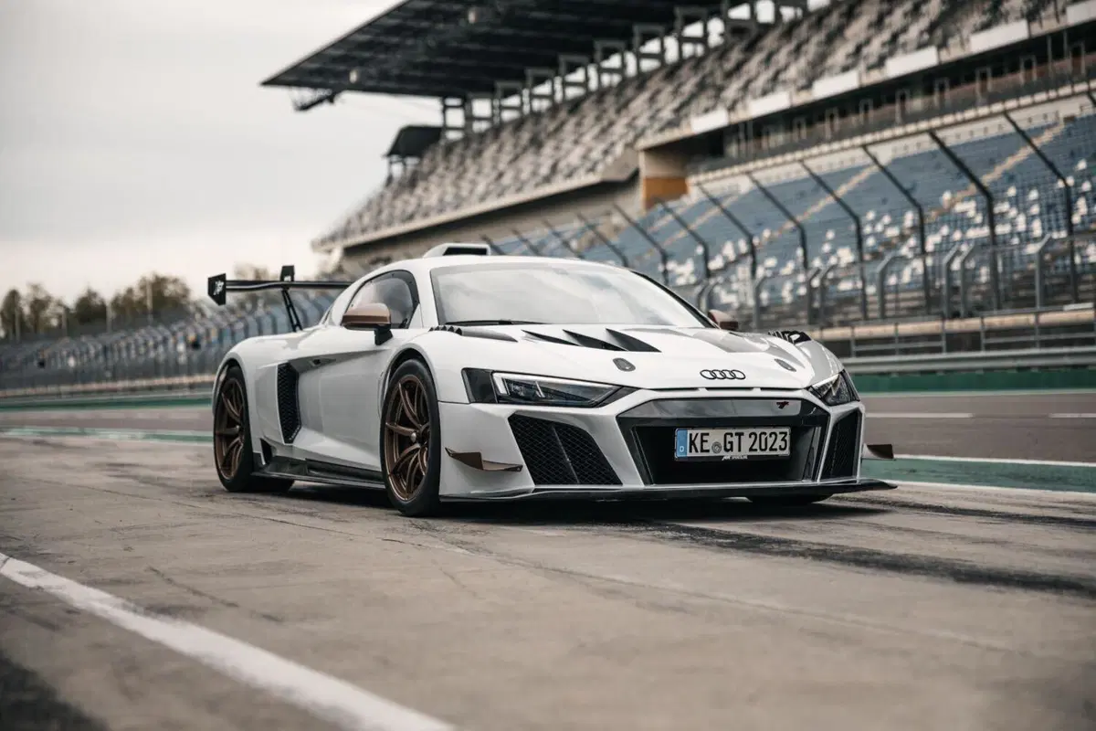 ABT XGT: la supercar stradale da 640 CV e 1.400 kg  (11)