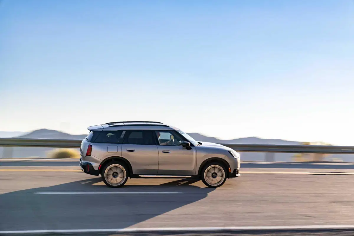 MINI Countryman S ALL4: Versatilità, Performances e Tecnologia al Top (3)