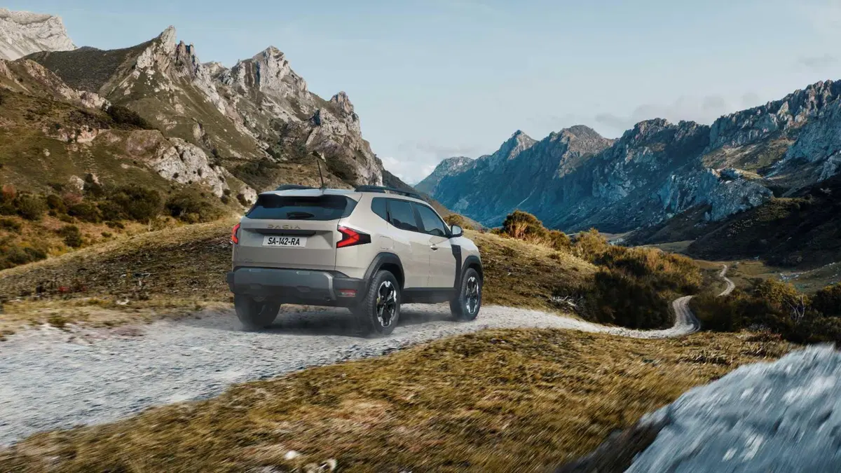 Dacia Duster 2024, evoluta è dir poco. GPL, ibrida e anche 4x4... da 19.900 Euro [VIDEO] (8)
