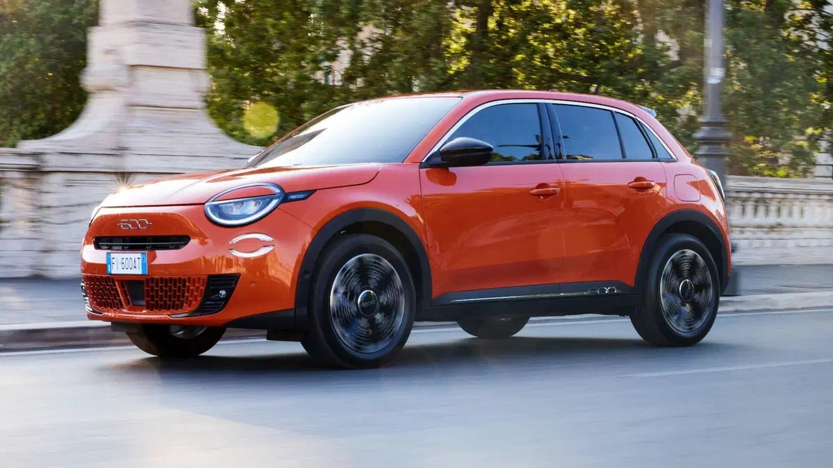 Nuova Fiat 600: motorizzazioni, allestimenti, optional e prezzi. Guida all’acquisto