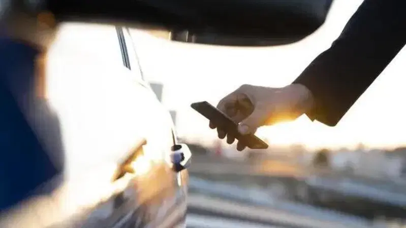 Lo smartphone al posto delle chiavi dell'auto, e se finisco la batteria?