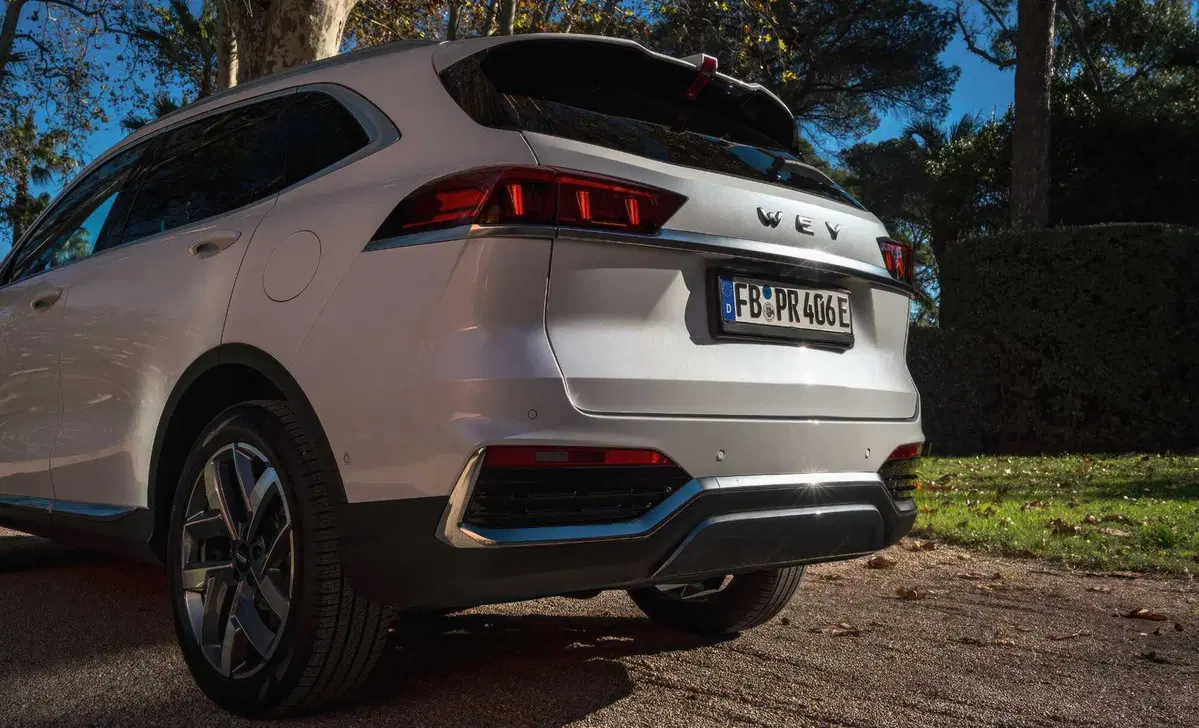 GWM (Great Wall): la WEY 03 2024 è una plug-in da 136 km e costa 45.000 euro [VIDEO] (2)
