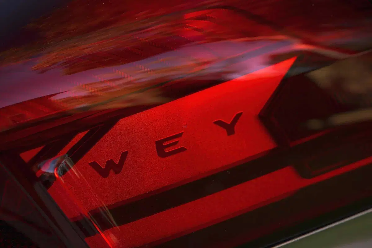 GWM (Great Wall): la WEY 03 2024 è una plug-in da 136 km e costa 45.000 euro [VIDEO] (11)