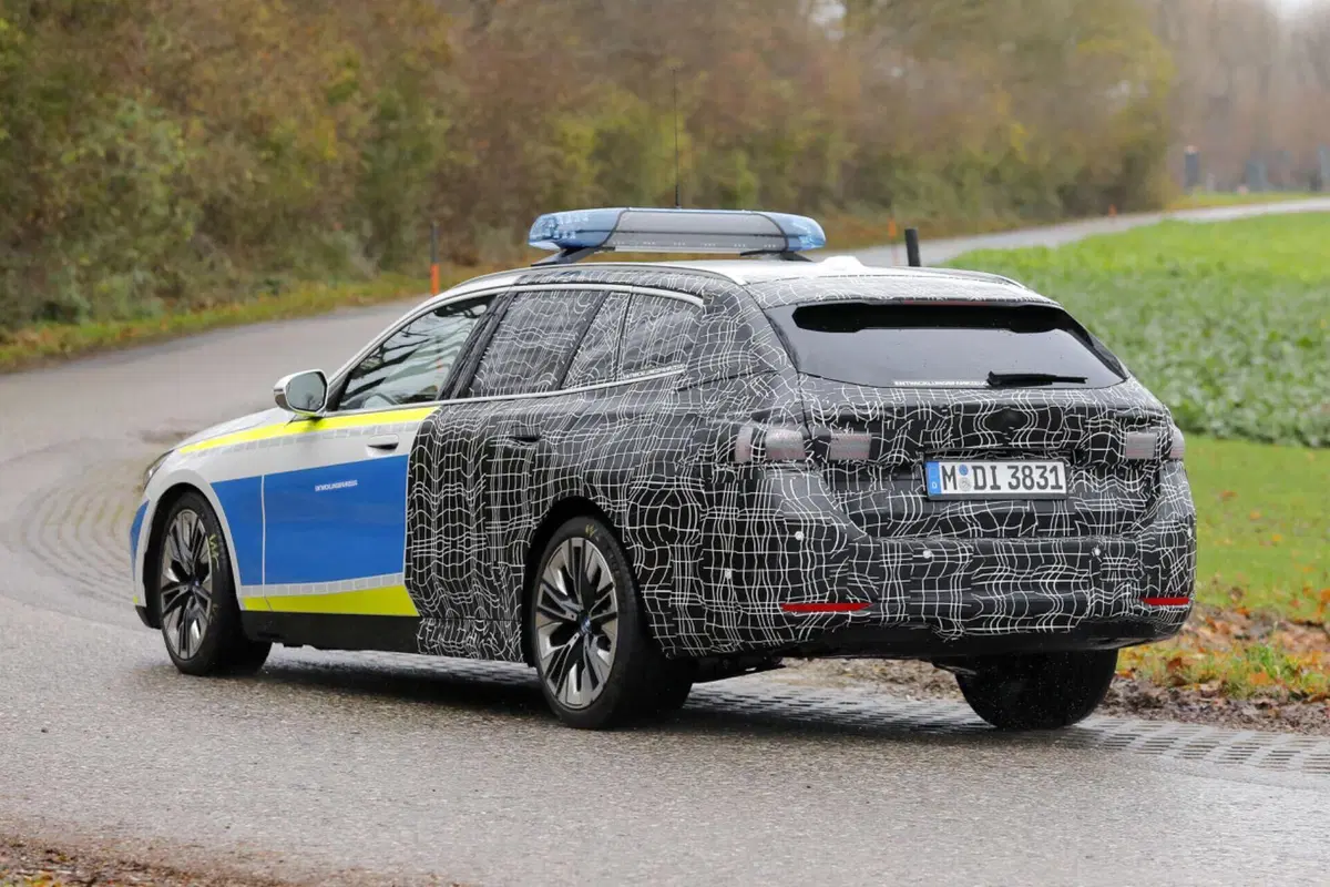 BMW Serie 5 Station Wagon, ecco il prototipo della polizia [Foto Spia] (3)