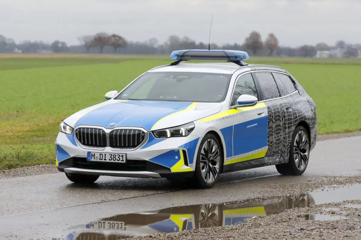 BMW Serie 5 Station Wagon, ecco il prototipo della polizia [Foto Spia] (5)