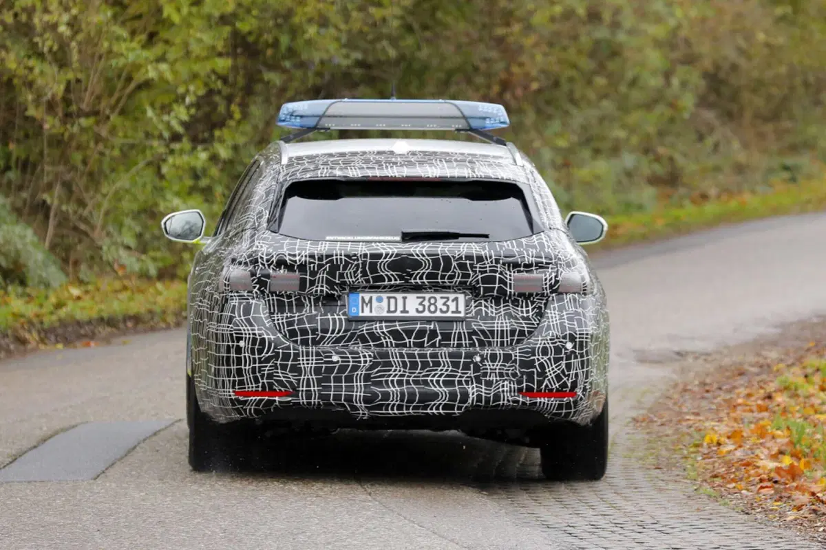 BMW Serie 5 Station Wagon, ecco il prototipo della polizia [Foto Spia] (7)