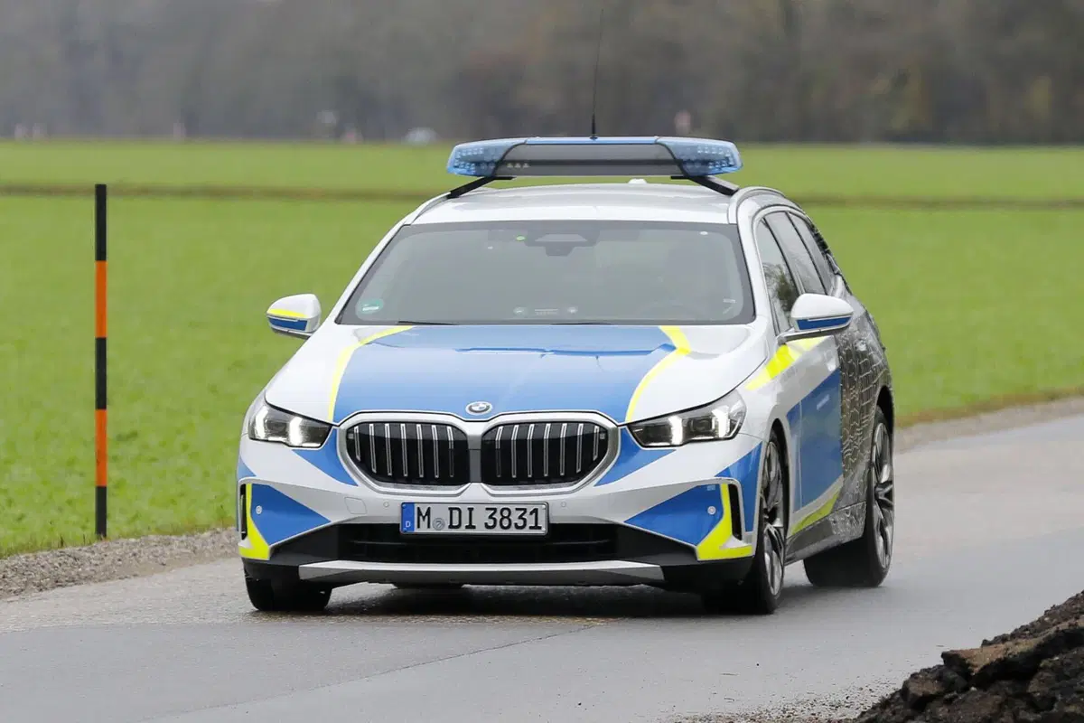BMW Serie 5 Station Wagon, ecco il prototipo della polizia [Foto Spia] (8)
